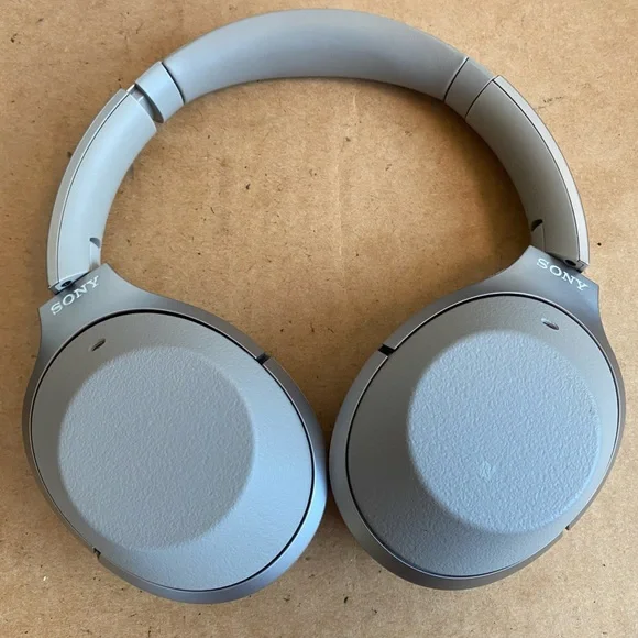 Sony WH-1000XM2 Wireless Headphones - Picture 2 of 9